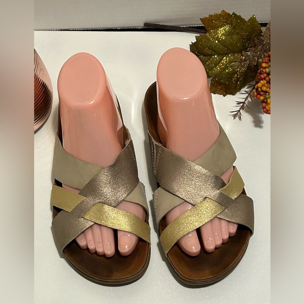 Stylish Women's Sandals in Gold and Tan